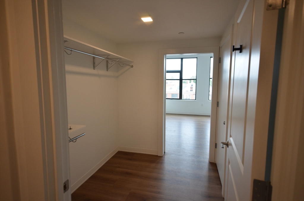 89 Brighton Ave, Allston