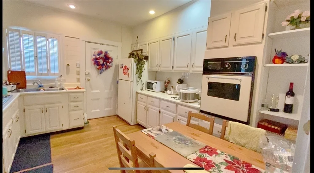 83 Putnam Ave, Riverside