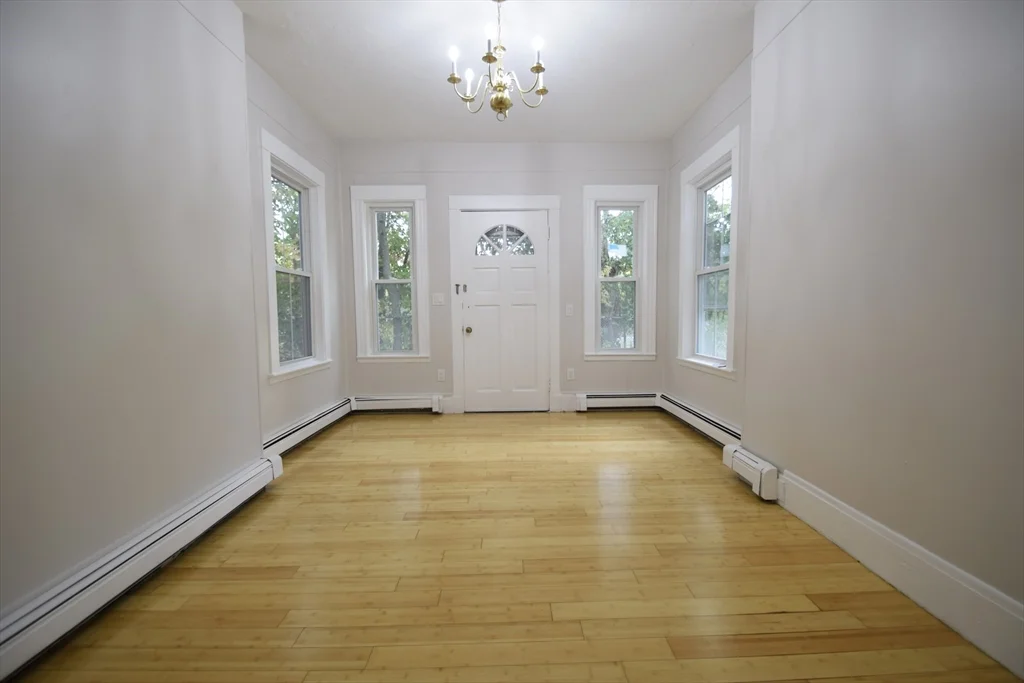 24 Saint James St, Newton