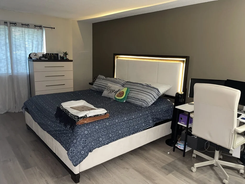 2 Village Hill Ln, West Natick