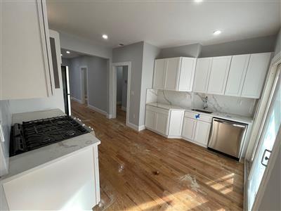 372 Oxford St, Ward Two