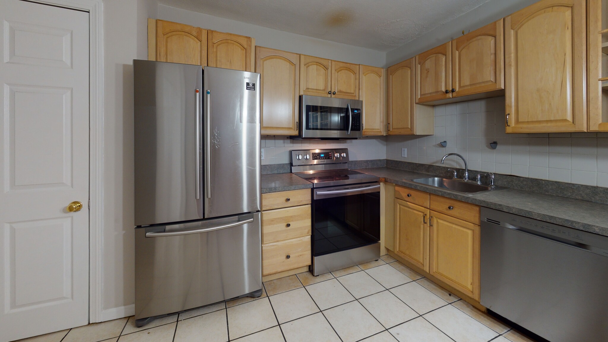2 bed, 1 bath apartment for rent at 18 Glencoe St Unit 11, Brighton