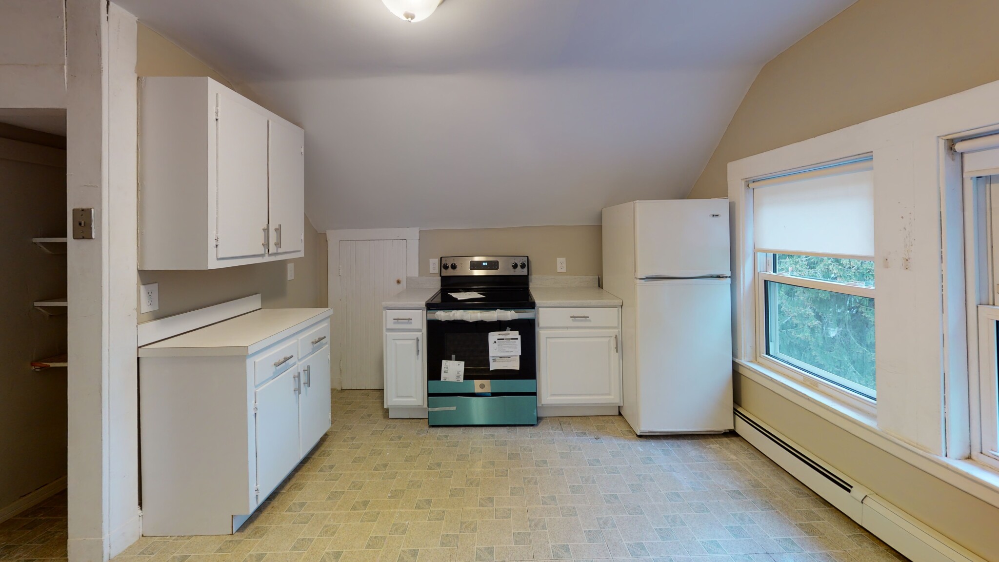 2 bed, 1 bath apartment for rent at 20-22 Upcrest Rd Unit 3, Oak Square — photo 5 of 9