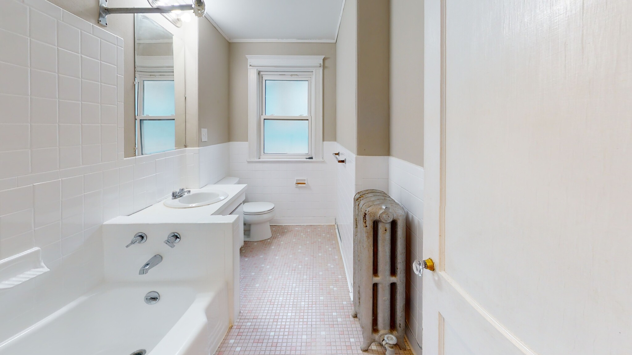 4 bed, 1 bath apartment for rent at 20-22 Upcrest Rd Unit 2, Oak Square — photo 3 of 8