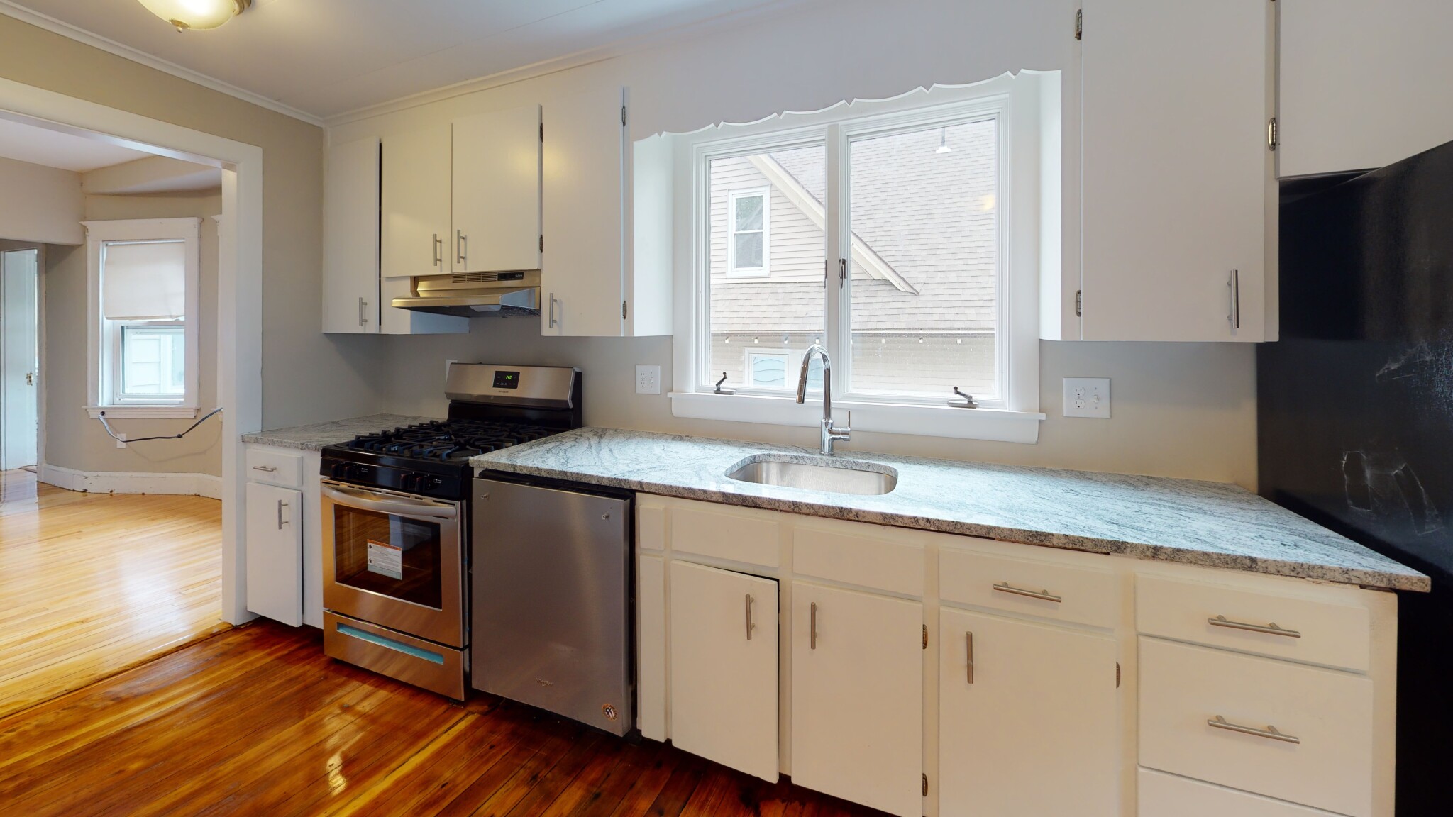 4 bed, 1 bath apartment for rent at 20-22 Upcrest Rd Unit 2, Oak Square — photo 4 of 8