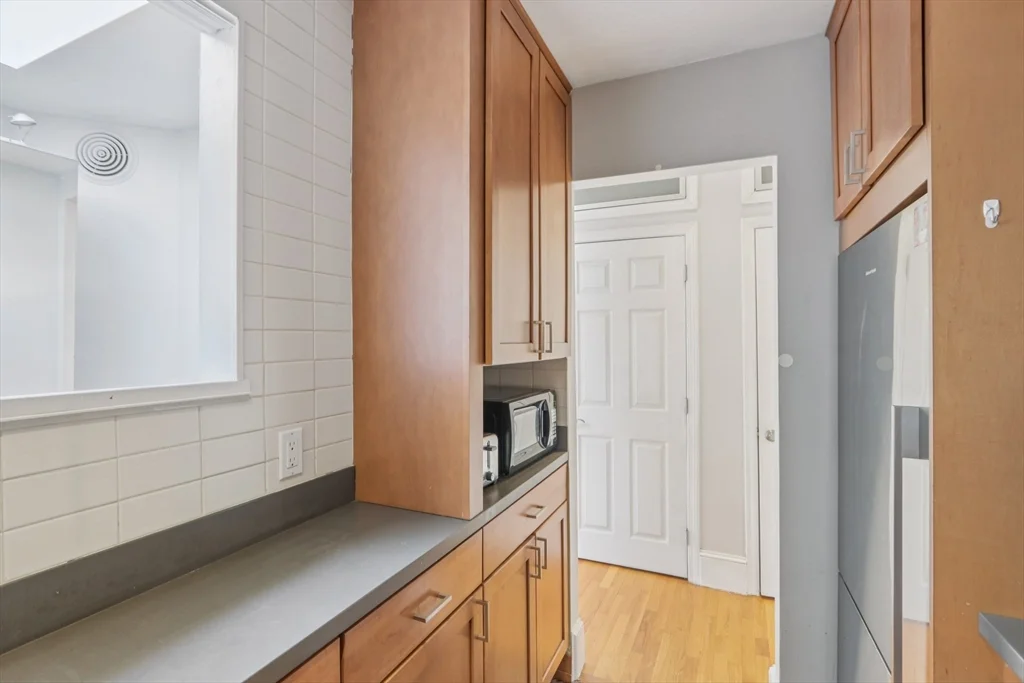 583 Massachusetts Ave, Roxbury