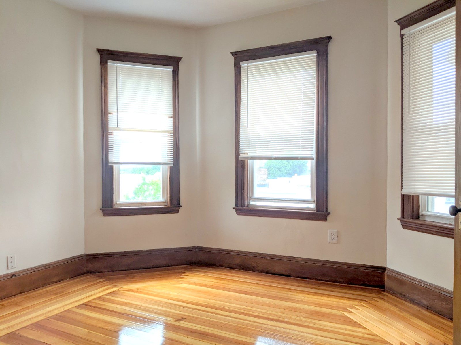 9 Belknap St, West Somerville