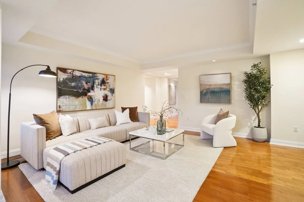 20 Chapel St, Longwood