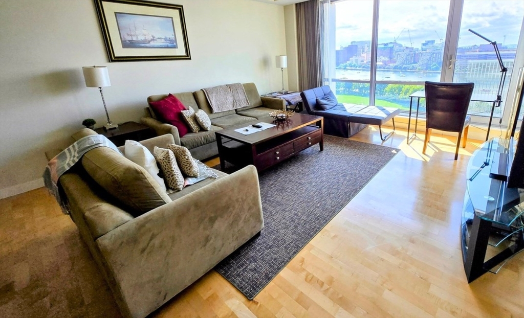 175 Blossom St, West End