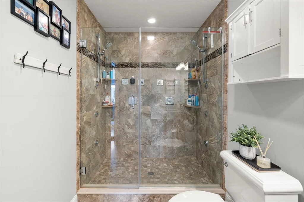 695 E 8th St, South Boston