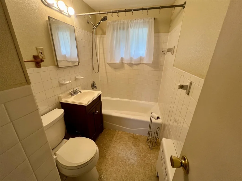 12 Saran Ave, Bedford