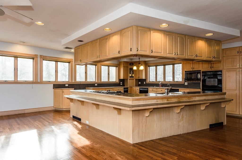 6 Blake Rd, Brookline Hills