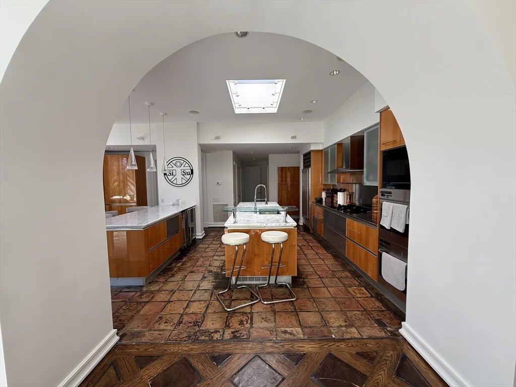 132 Yarmouth Rd, Chestnut Hill