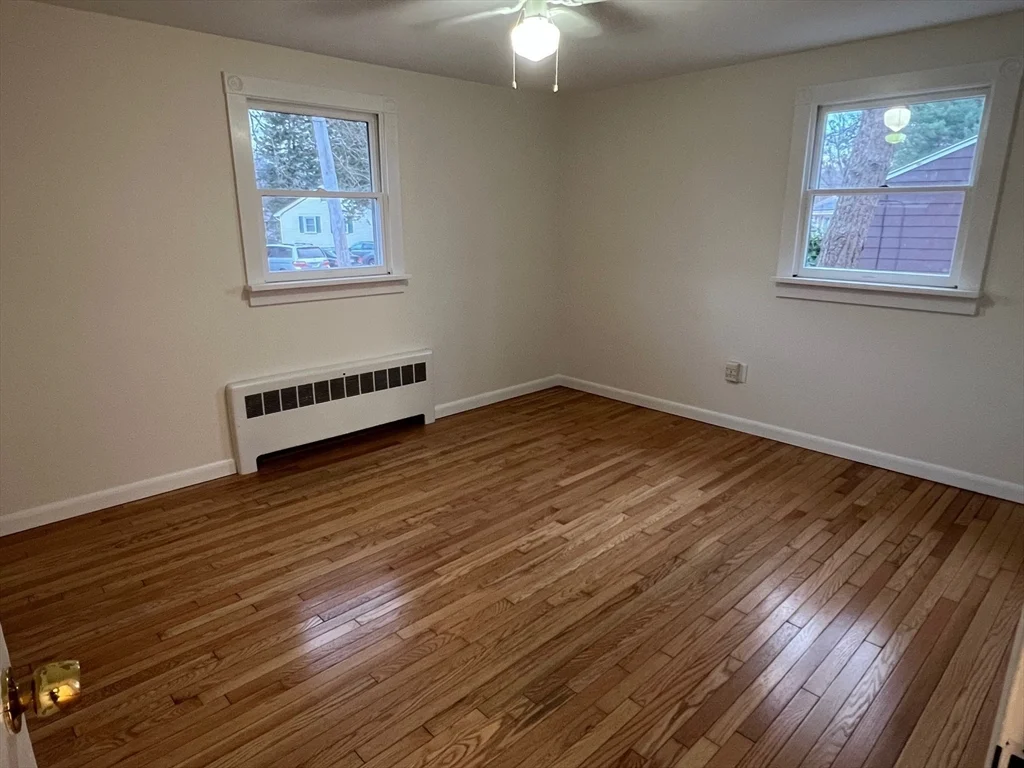 7 Saran Ave, Bedford