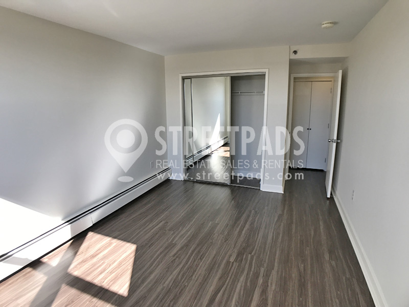 700 Huron Ave, Strawberry Hill