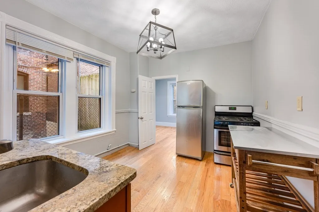 12 Foster St, North End