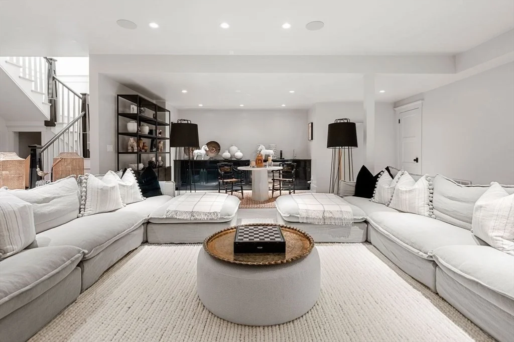 34 Brewster Rd, Monomoy