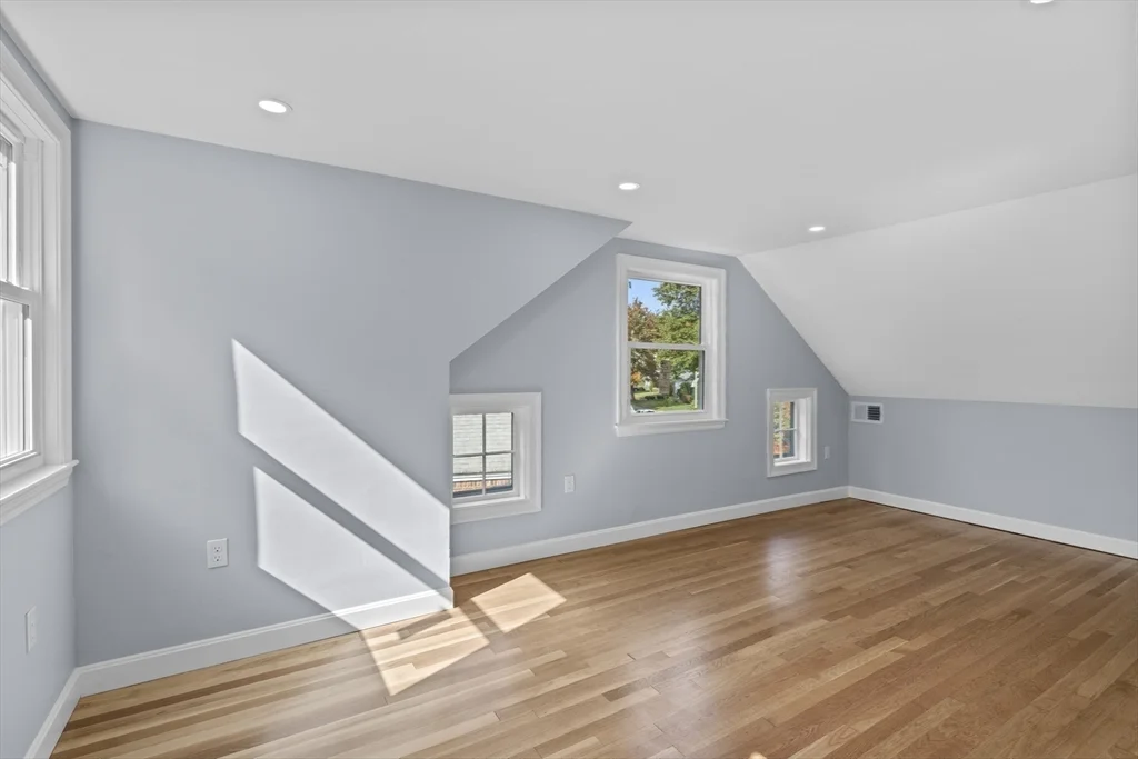 108 Radcliffe Rd, Belmont
