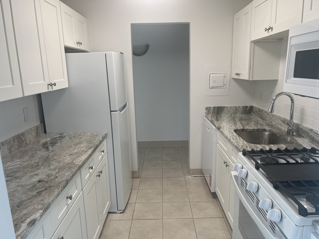 1 Pond St Fort Heath, Winthrop