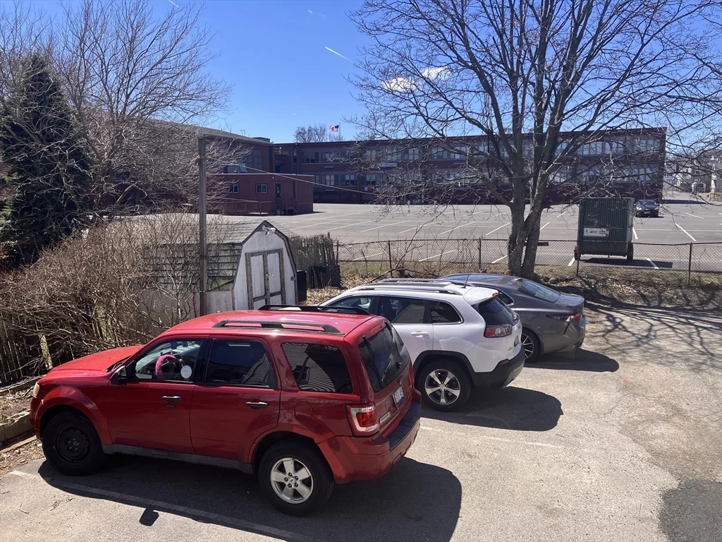 4 Sisson Ter, East Lynn