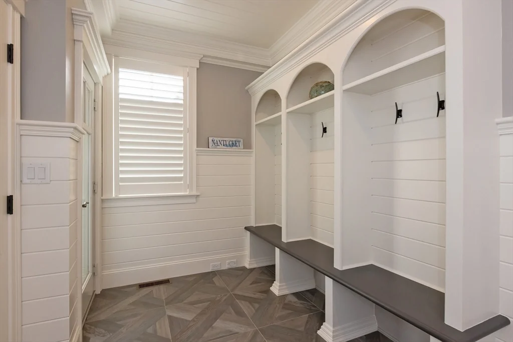 25 Cushing Ave, Crow Point