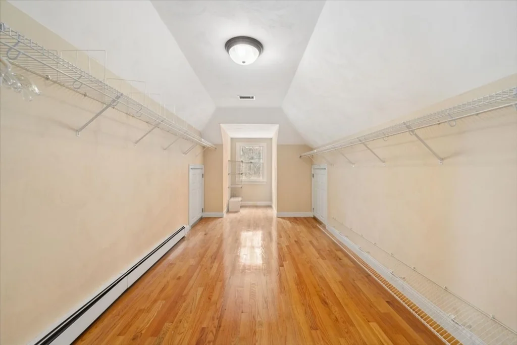 1 Glenbrook Rd, Framingham