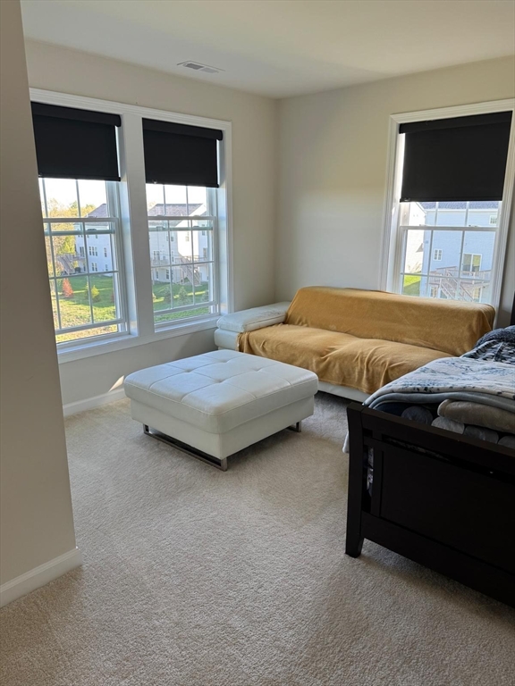 33 Poplar Ln, Hopkinton