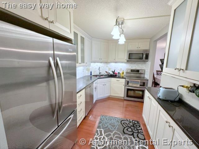 100 High St, Medford Square