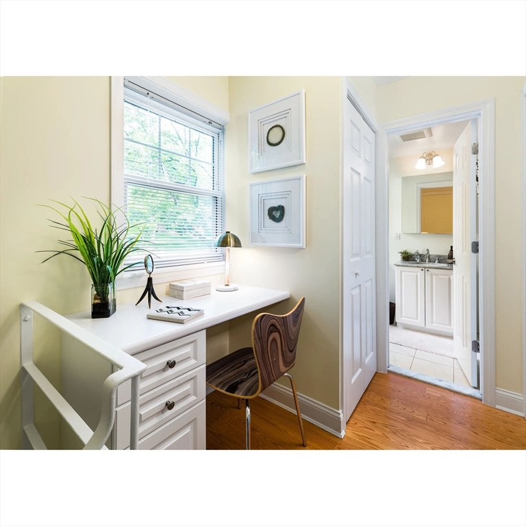 113 Thornton Rd, Chestnut Hill