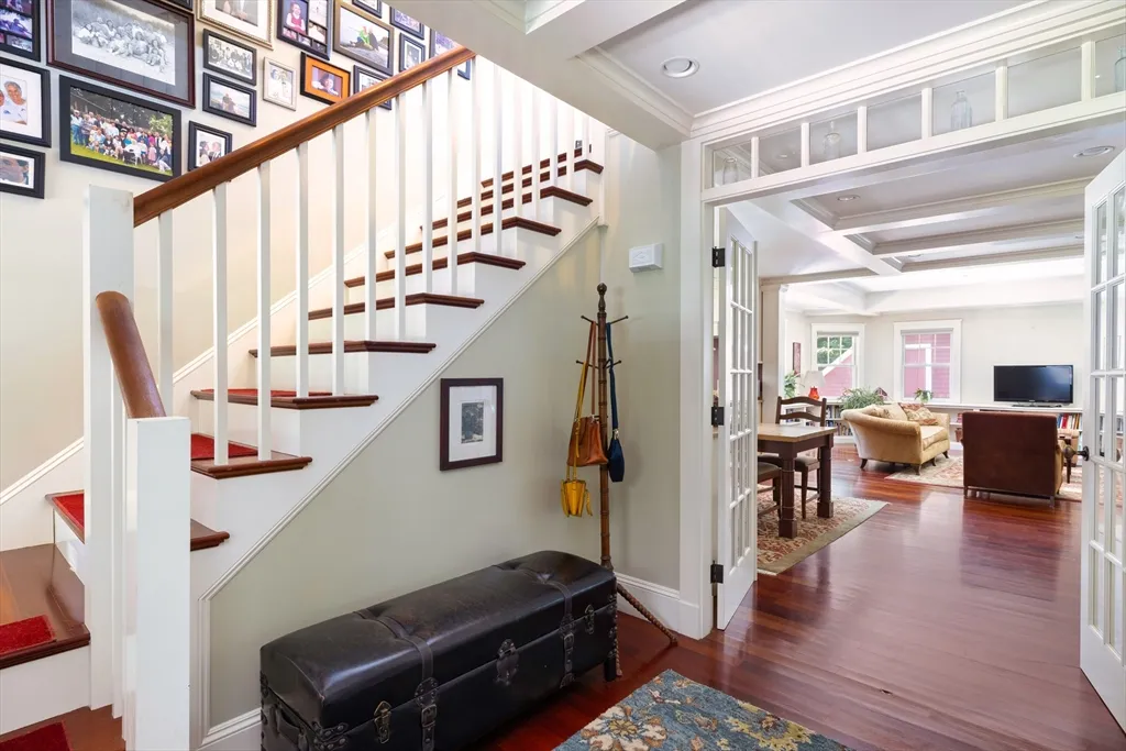 160 Allen Ave, Waban