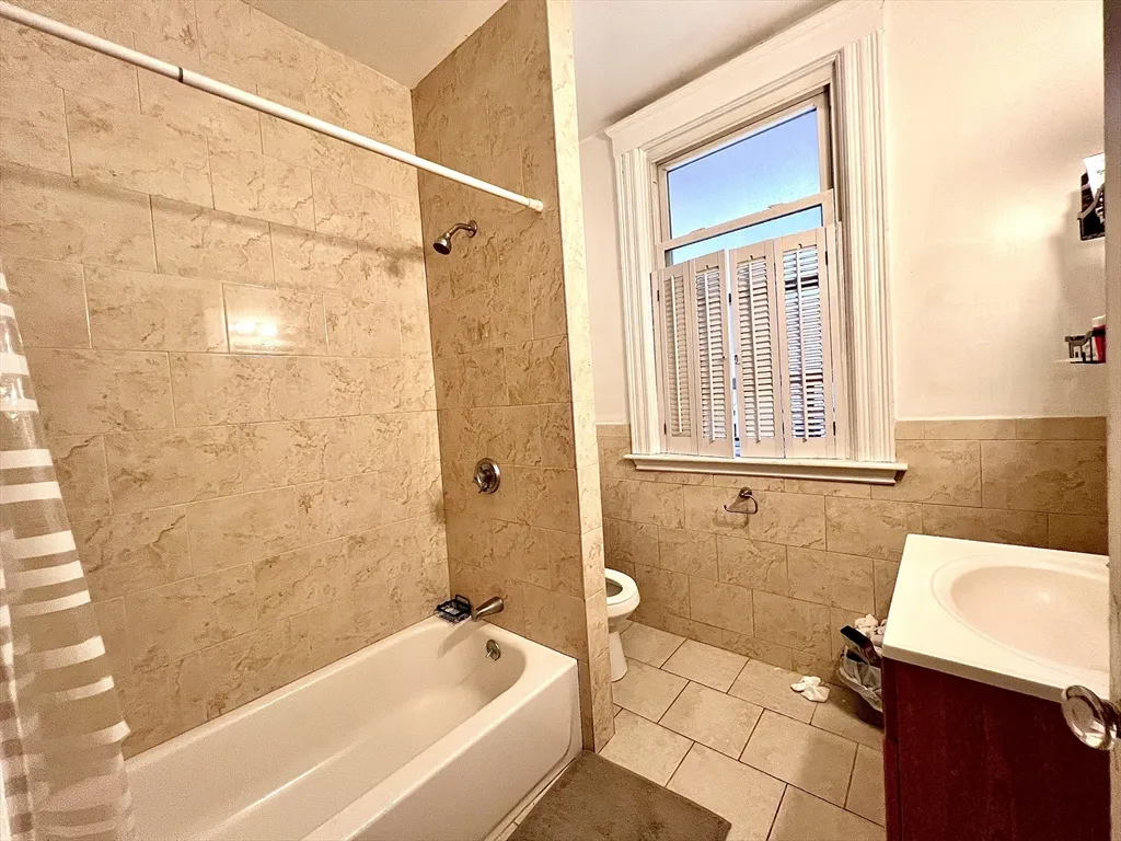 148 Strathmore Rd, Brighton