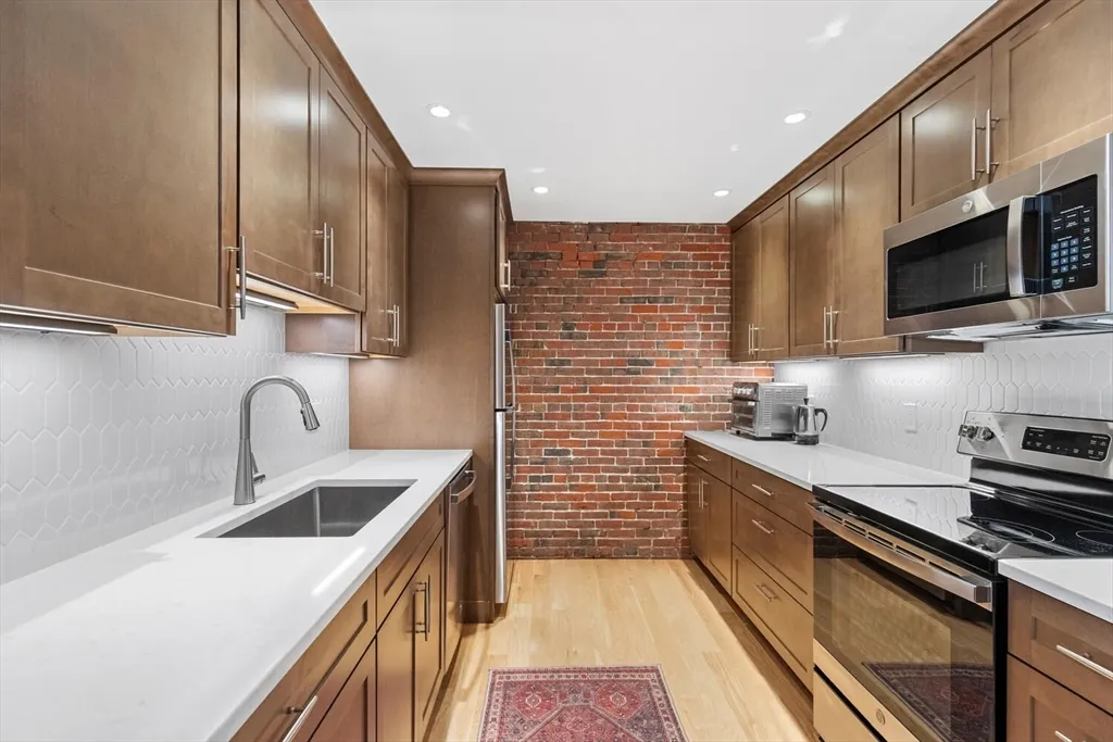 28-32 Atlantic Ave, Waterfront