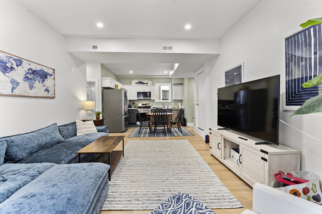 97 Hillside St, Mission Hill