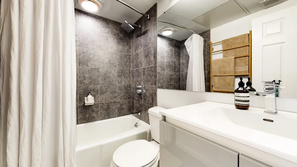 23 Bay State Rd, Back Bay