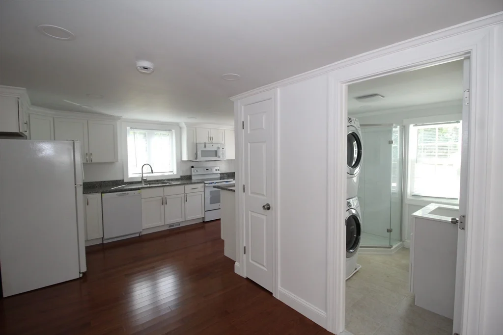 96 Walnut Ln, Attleboro