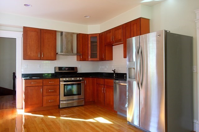 266 Lake Ave, Newton