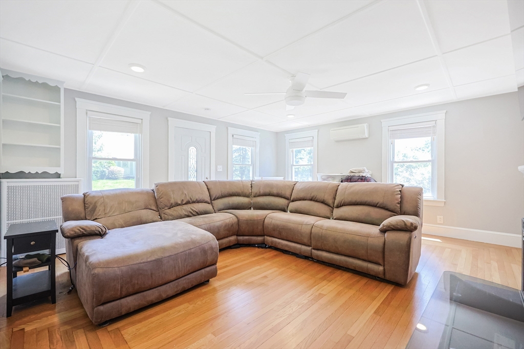 60 Verndale Ave, Attleboro