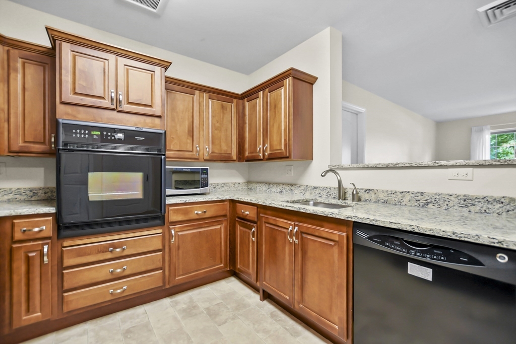 1275 Turnpike St, North Andover