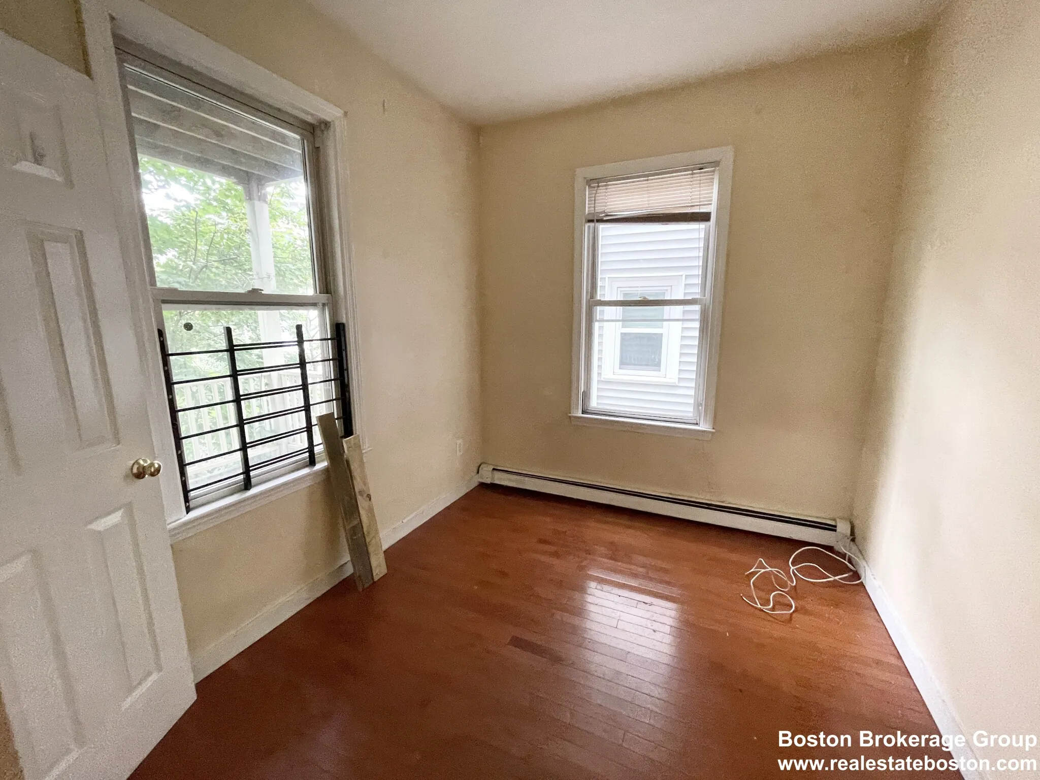 7 Iroquois St, Mission Hill