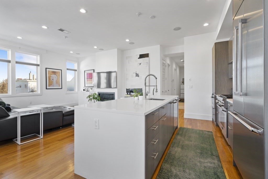 5 Mohawk St, South Boston