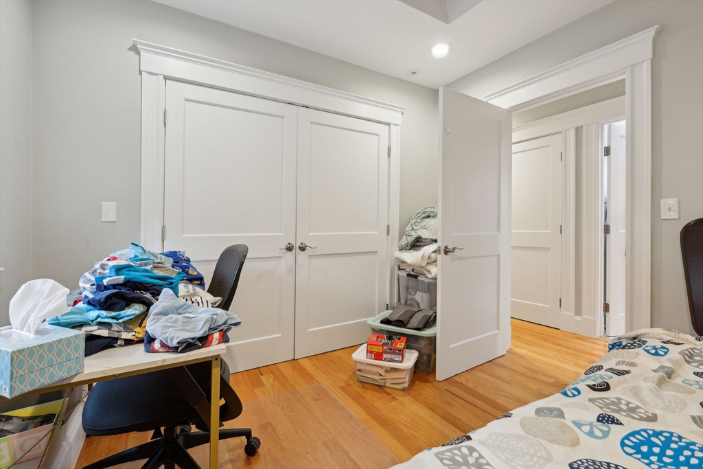 18 Hamilton Rd, Somerville