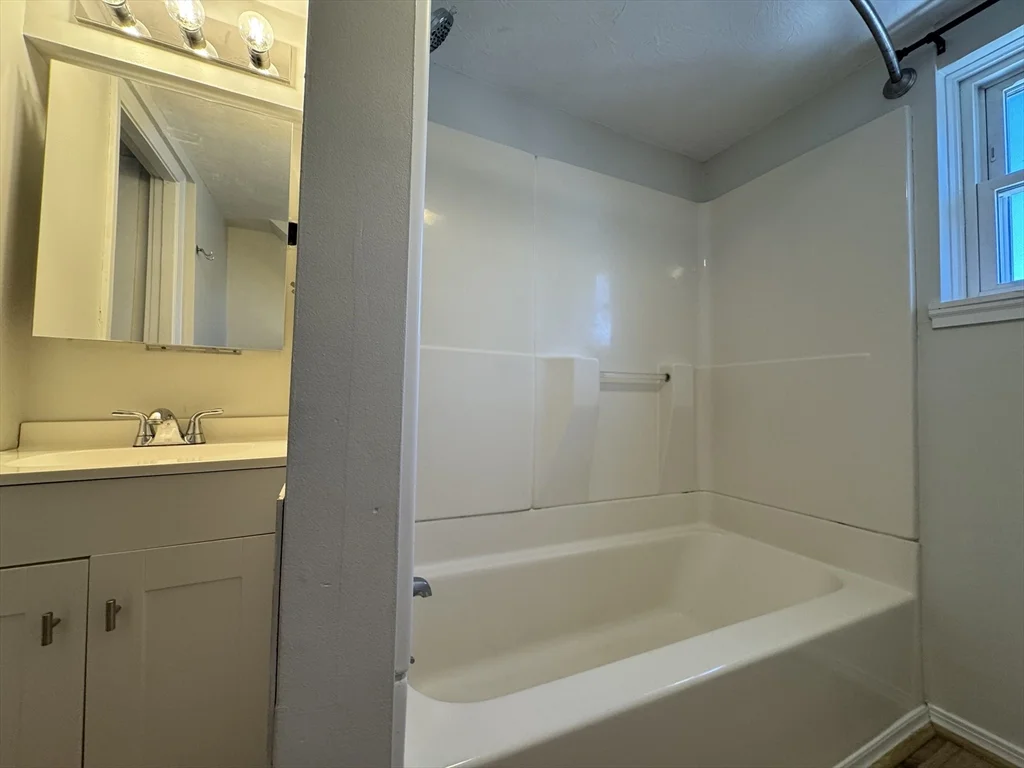 37 Oak St, Middleboro