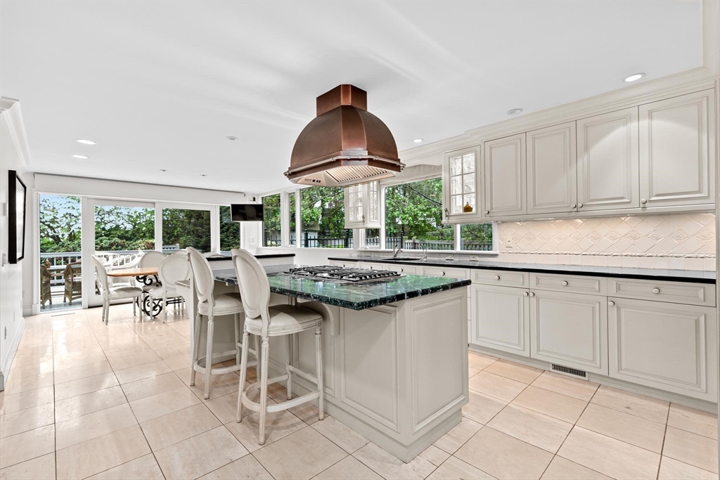 25 Laurus Ln, Newton