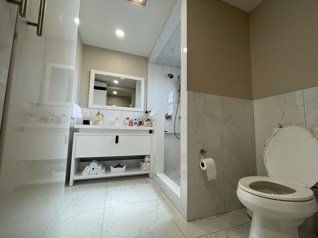 20 Trevalley Rd, Revere