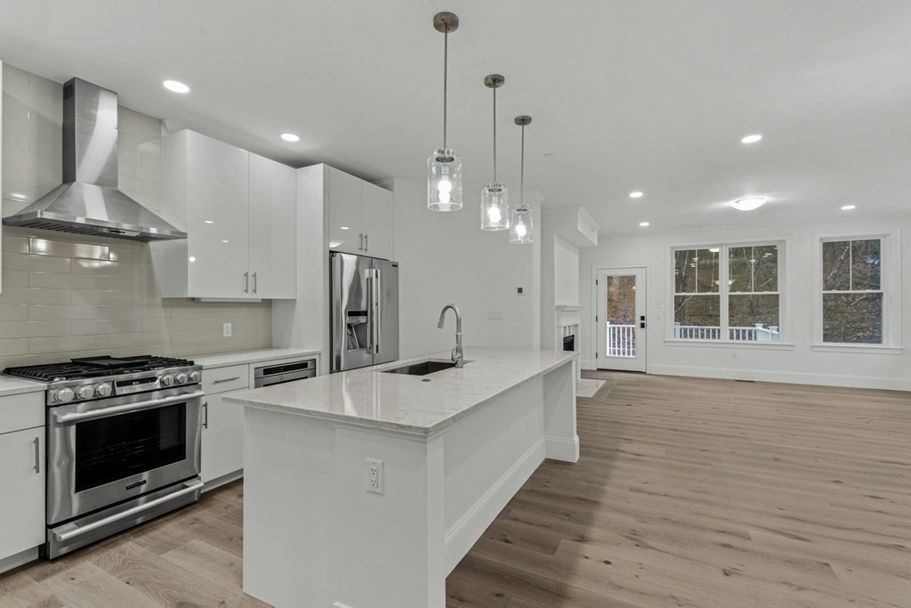 19 Lily Pond Ln, Lexington