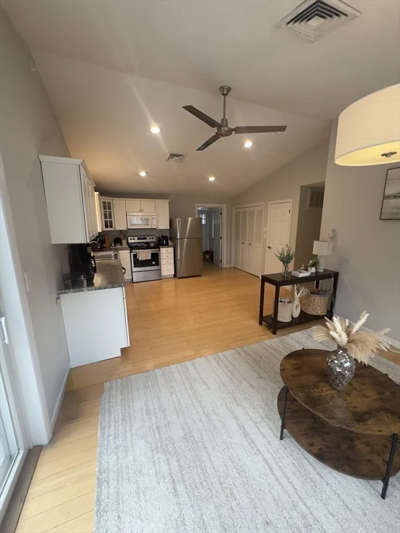 19 Skyline Dr, Malden