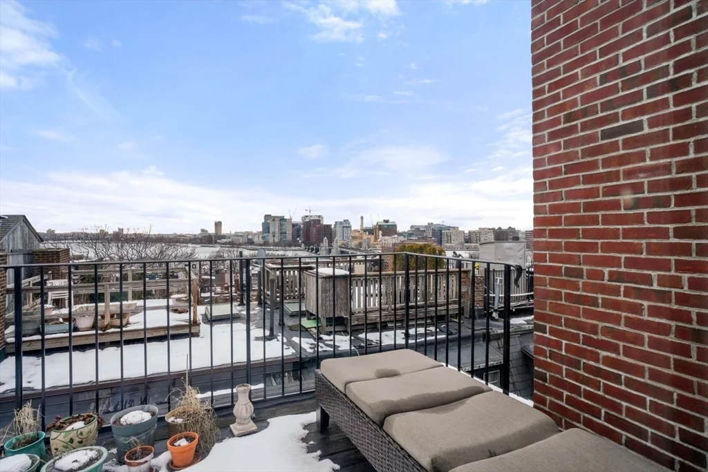 1 Goodwin Pl, Beacon Hill