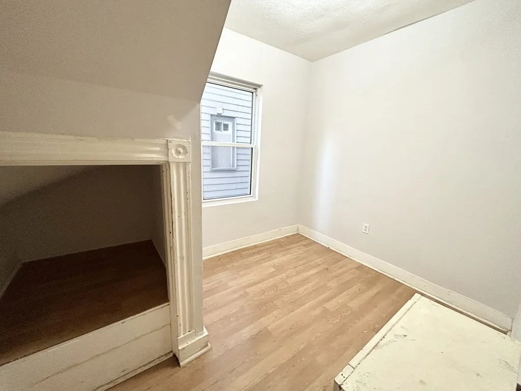 18 Eastman St, Boston