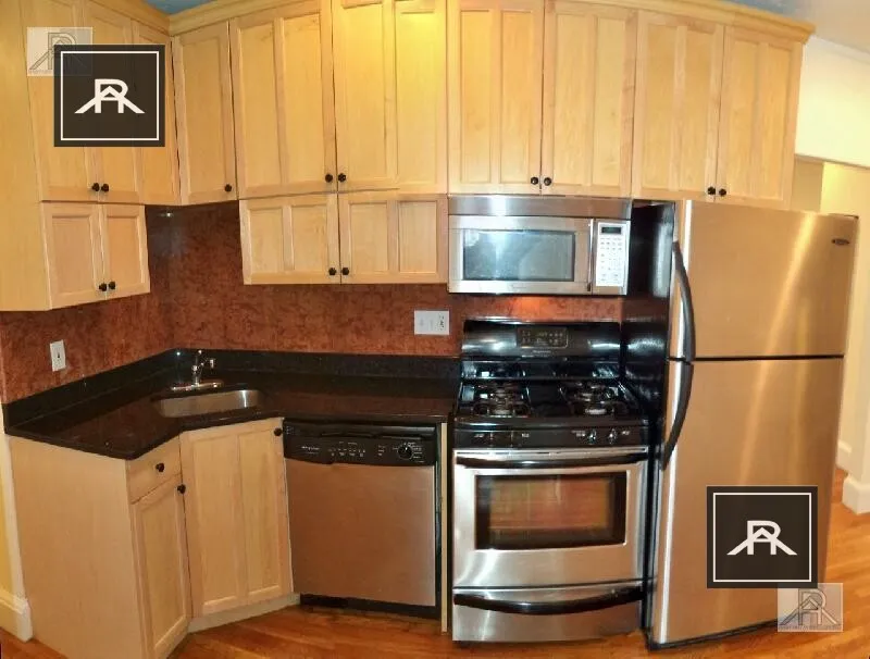 73 Thatcher St, North Brookline