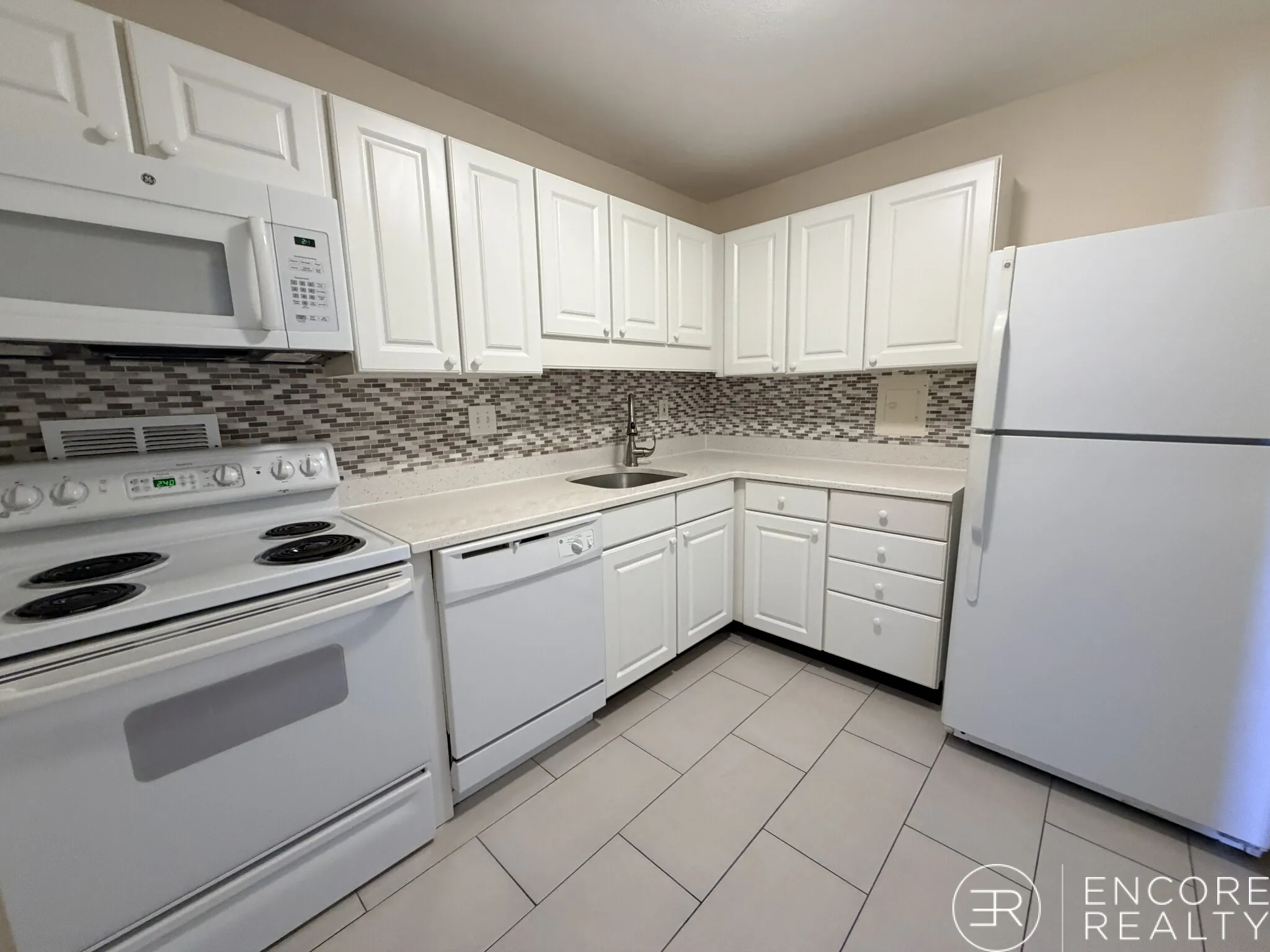 101 Monmouth Ct, Longwood